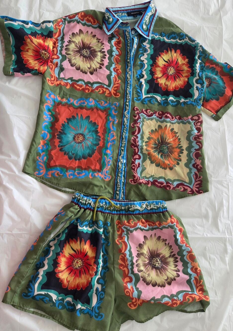 Beulah Style Floral Print Relaxed Resort Set Shirt & Shorts Size M